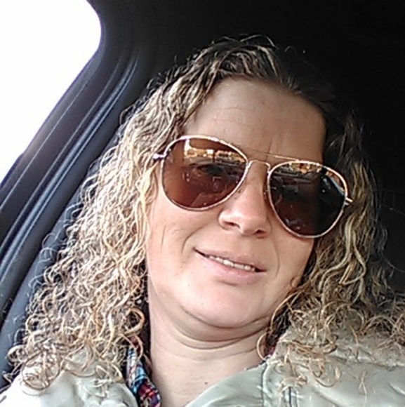 Meet your Posher, Michelle - Picture 1 of 1